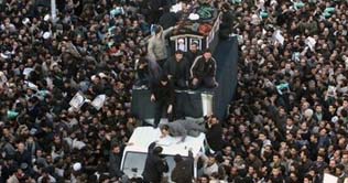 Iran cleric's funeral becomes opposition protest 